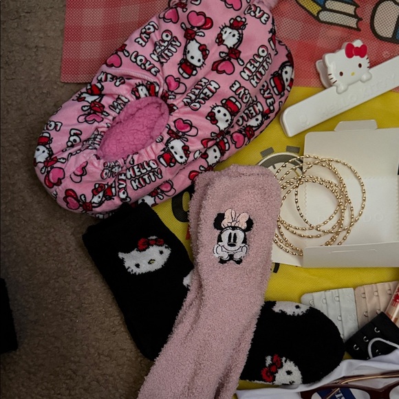 Hello Kitty Accessories - Picture 2 of 8